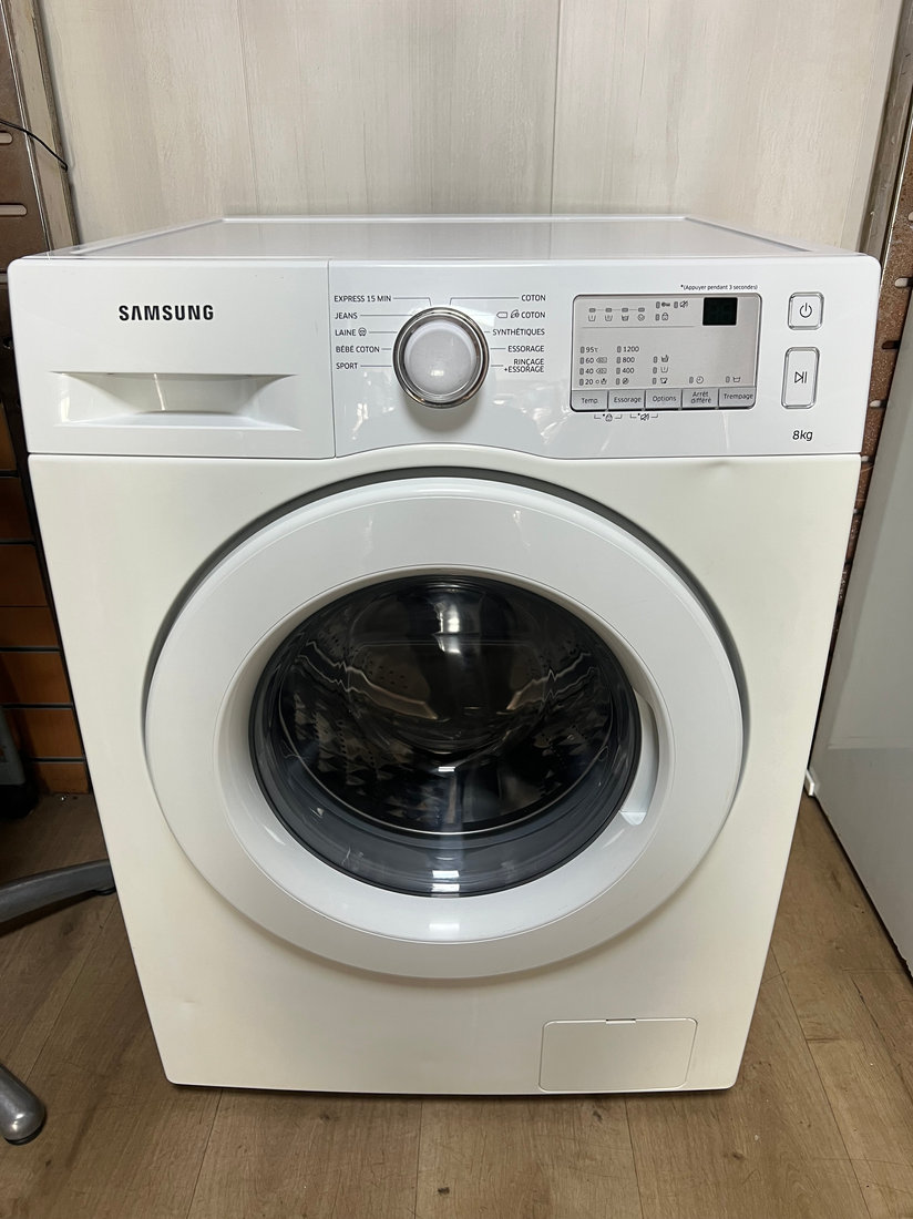 Samsung WF80F5E0W4W — photo du magasin